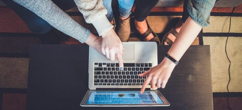 people shopping online