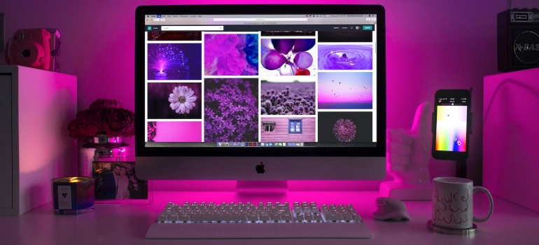Computer with an image gallery opened on it