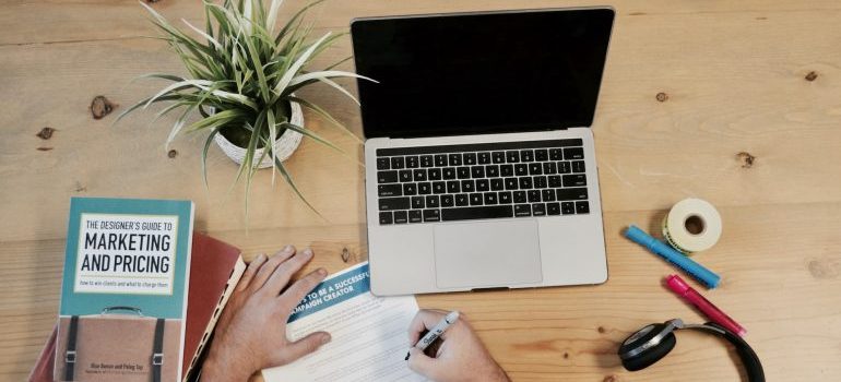 A person devising a content strategy.