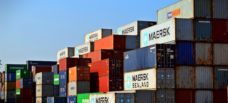 Cargo containers of a company that knows how to use digital marketing tips for shipping and logistics industry