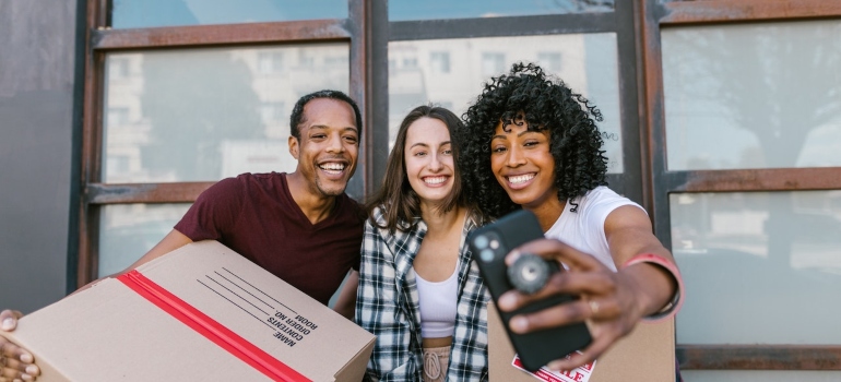 Professional mover taking a selfie with their clients after a successful relocation