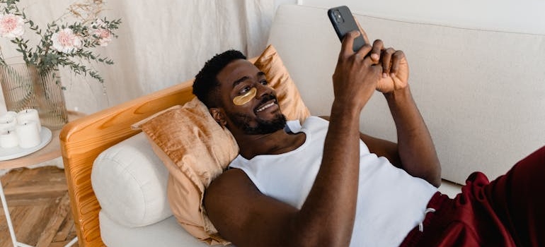 A men looking at their phone and reading about how to attrach more men to your client