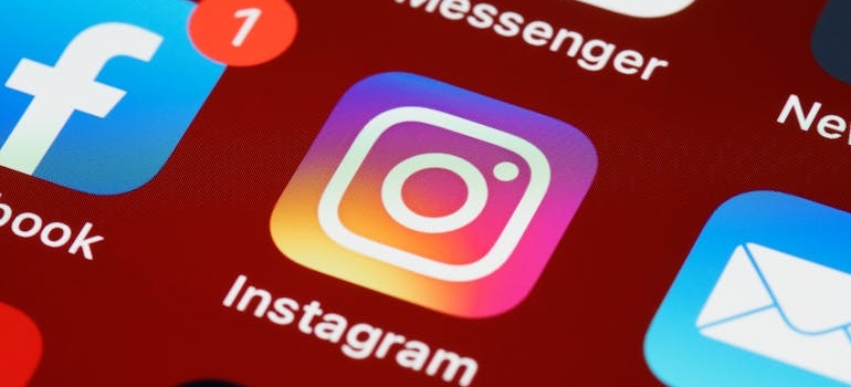 Social media app icons