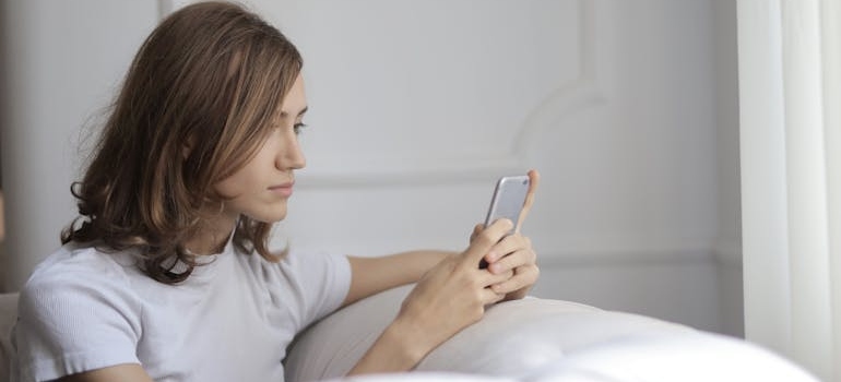 A person using their smartphone to look for inpatient mental health facilities