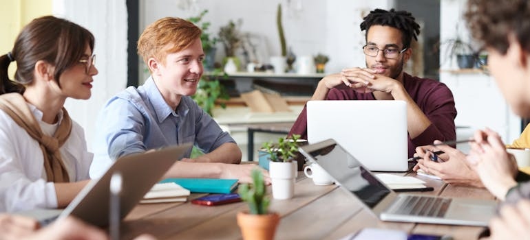 Digital marketing experts discussing the importance of link building for SEO in Dubai