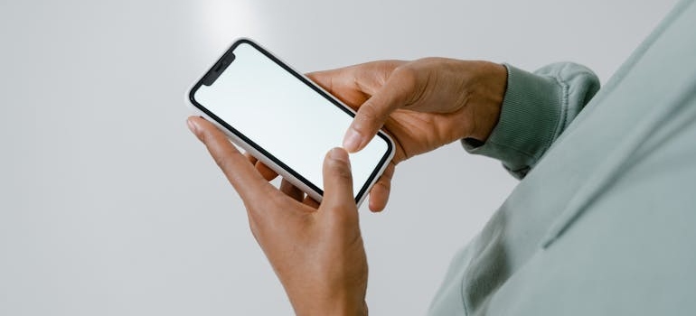 A person using a mobile phone to search for companies with mobile first design, which is on the Dubai SEO checklist