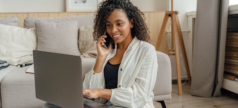 A person calling to get help from a center that has learned how to write blogs that speak to people in crisis