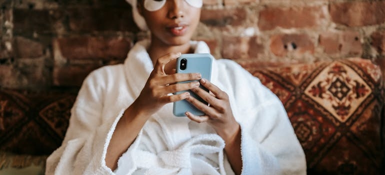 A person using a smartphone to look for aesthetic centers