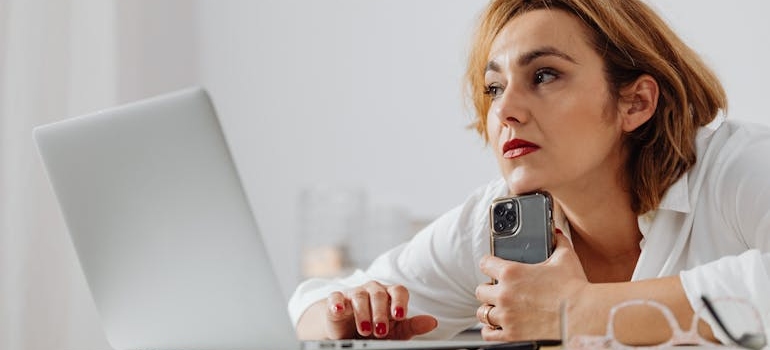 A person browsing the website of a clinic that knows how online therapy directories help therapists grow their practice