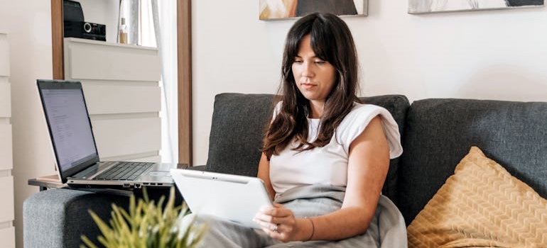 A person using a table to look for therapists